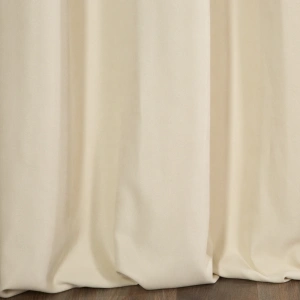 Závěs Adore, barva krémová,  měkká látka, sametový povrch, šití na míru