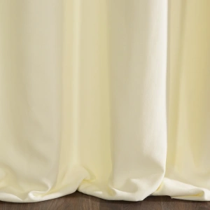 Závěs Adore, barva krémová světlá,  měkká látka, sametový povrch, šití na míru