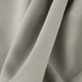 367042 závěs šití na míru Adore popelavě šedý detail.webp
