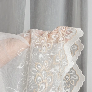 Záclona F28015B, krémová, matná látka typu Aden, dvoubarevná romantická výšivka, šití na míru