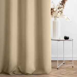 Závěs Dark, barva latté, hladká látka silně stínící typ dimout, šití na míru