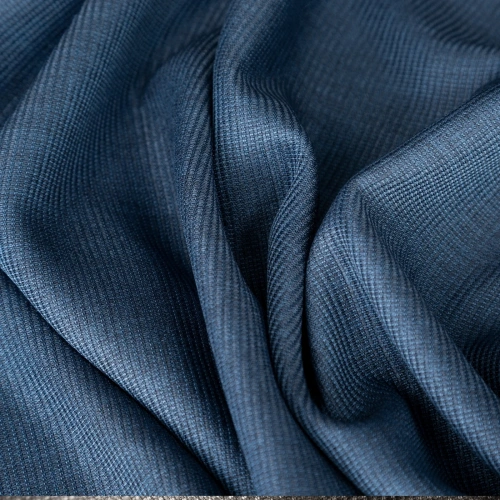 403336 závěs Aparte tmavě modrý šití na míru detail.webp