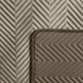 434612 přehoz na křeslo Sofia hnědý detail.webp