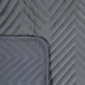 408370 přehoz na křeslo Sofia grafitový detail.webp