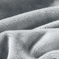 459617 plyšové prostěradlo Flano šedostříbrné detail.webp