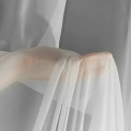 95541 záclona na míru F100B FR nehořlavá detail.webp