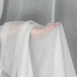 Záclona na míru F4216,  hustší mikrosíťka s jemným leskem a dodatkem mohérových nitek, dole zátěžový lem