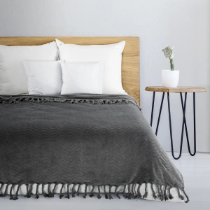 Deka Emma, elegantní látka typu flano,  na 2 stranách splétané třásně, barva šedá ocelová, velikost 150x200cm