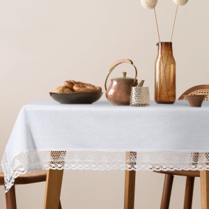 Nataly - dekorační ubrus, po obvodu lem s krajkou, barva bílá, velikost 140x180cm