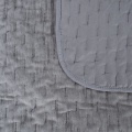 478380 přehoz Chelen šedostříbrný detail.jpg