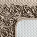 481468 přehoz Roses tmavě béžový  detail.webp