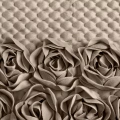 481468 přehoz Roses tmavě béžový  detail2.webp