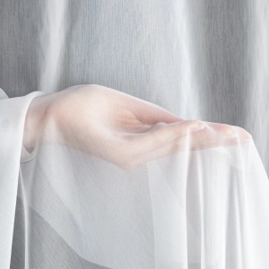 Záclona F7334, šití na míru, bílá matná, jemný vzor deštíku