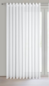 Větší záclona Debra,  bílý matný šifón,  velikost  300x250cm, na kroužcích, lze zkrátit