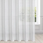 Záclona Sibel, jemná bílá záclona s dekorací stříbrnými čtverečky,  velikost  400x250cm, řasící páska, lze zkrátit