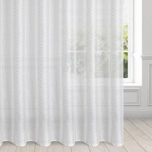 Záclona Sibel, jemná bílá záclona s dekorací stříbrnými čtverečky,  velikost  400x250cm, řasící páska, lze zkrátit