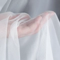 74581 záclona Padova bílá šití na míru detail.webp