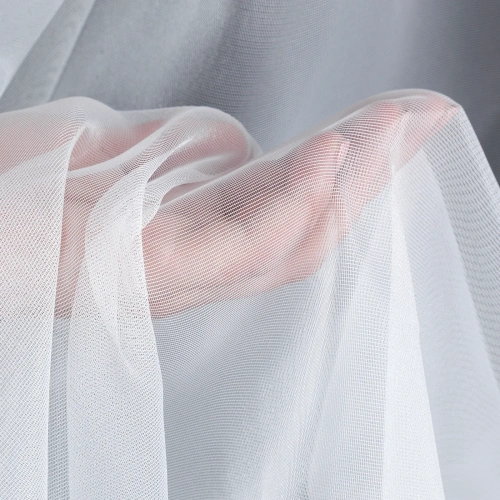 74581 záclona Padova bílá šití na míru detail.webp