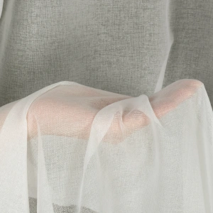 Záclona Kate krémová-ecru, elegantní etamína s jemně lesklou nitkou, šití na míru