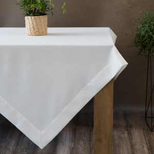 Elegantní ubrus  Aleksa bílý,  140x240cm, dárkové balení